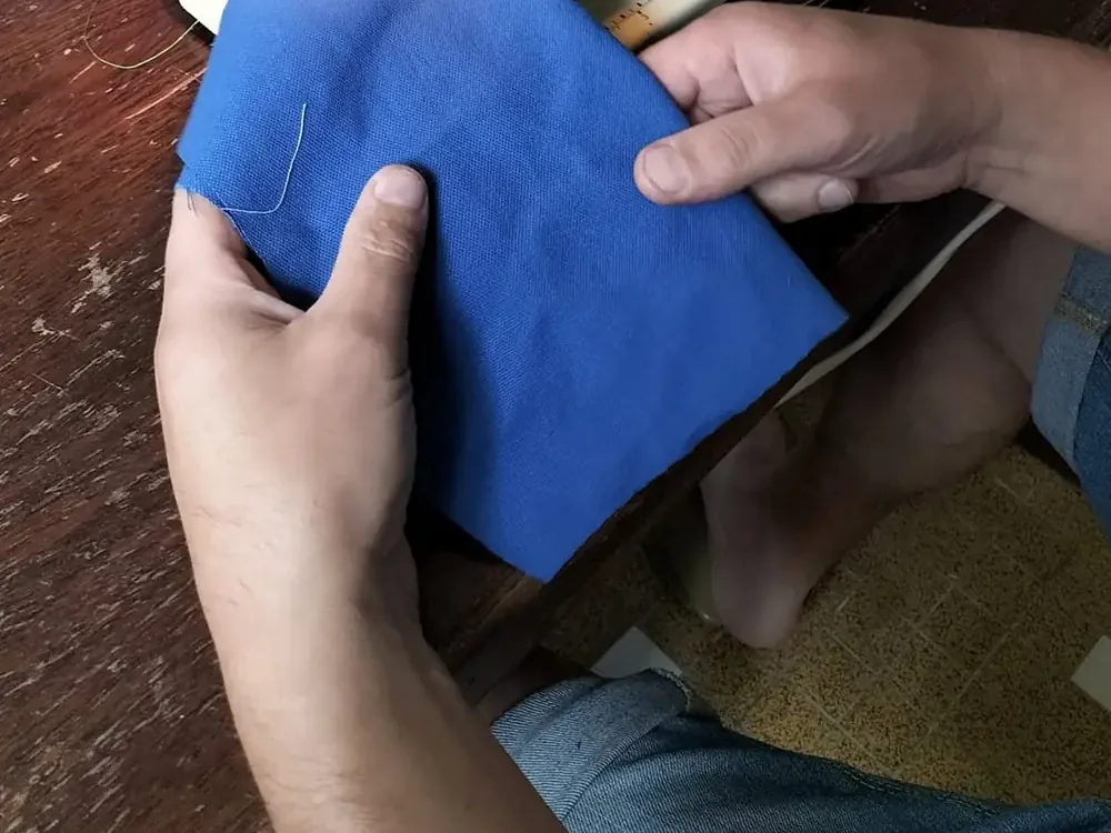 Poste de travail de l'atelier de réparation de machines à coudre